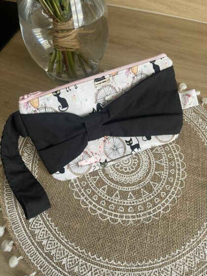 Pochette à noeud chat noir