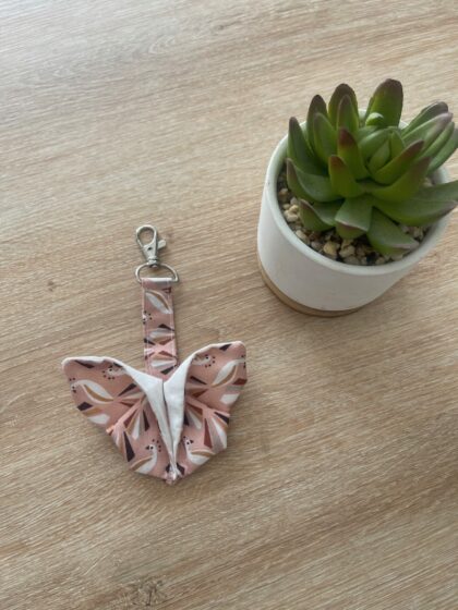 Porte cle papillon origami rose